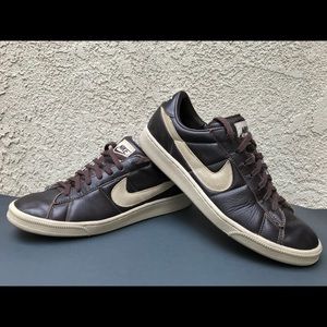 Vintage (2006) Leather Nike Sneakers